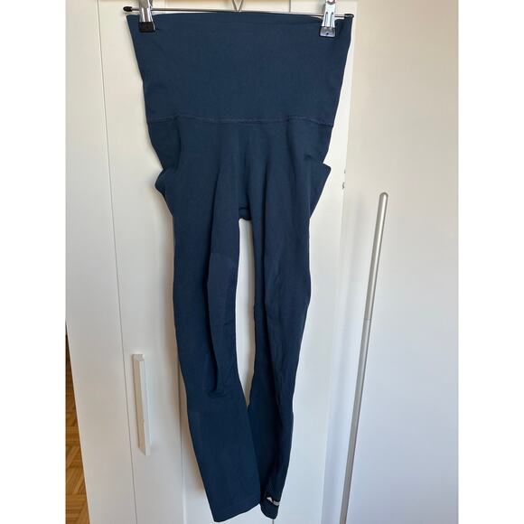 Adidas Women's Navy FORMOTION Sculpt Seamless Compression Leggings, Size L, EUC - Picture 2 of 7